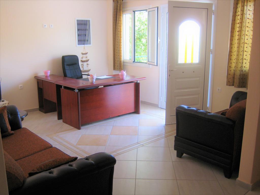 Vasiliki Apartments Stoúpa Esterno foto